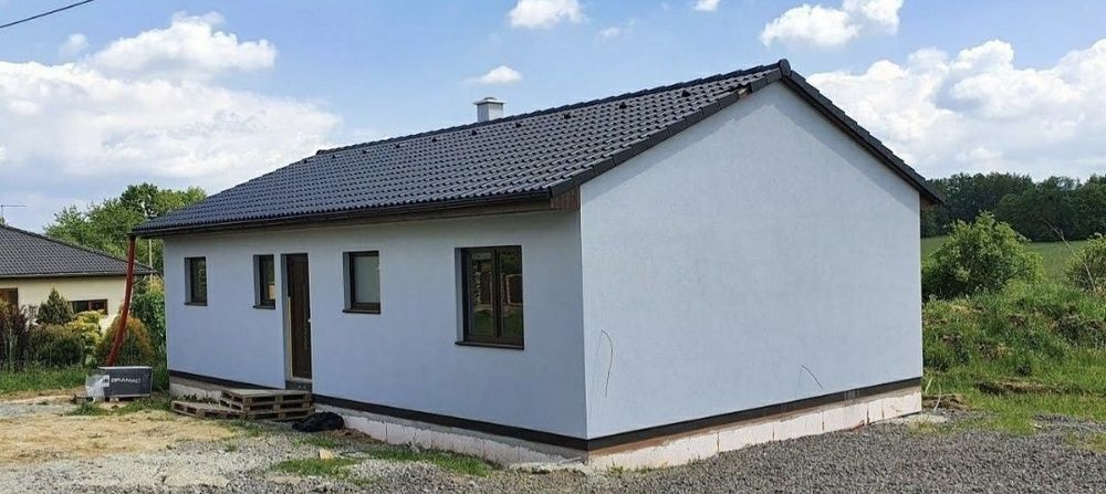 Vând case pe structura metalica