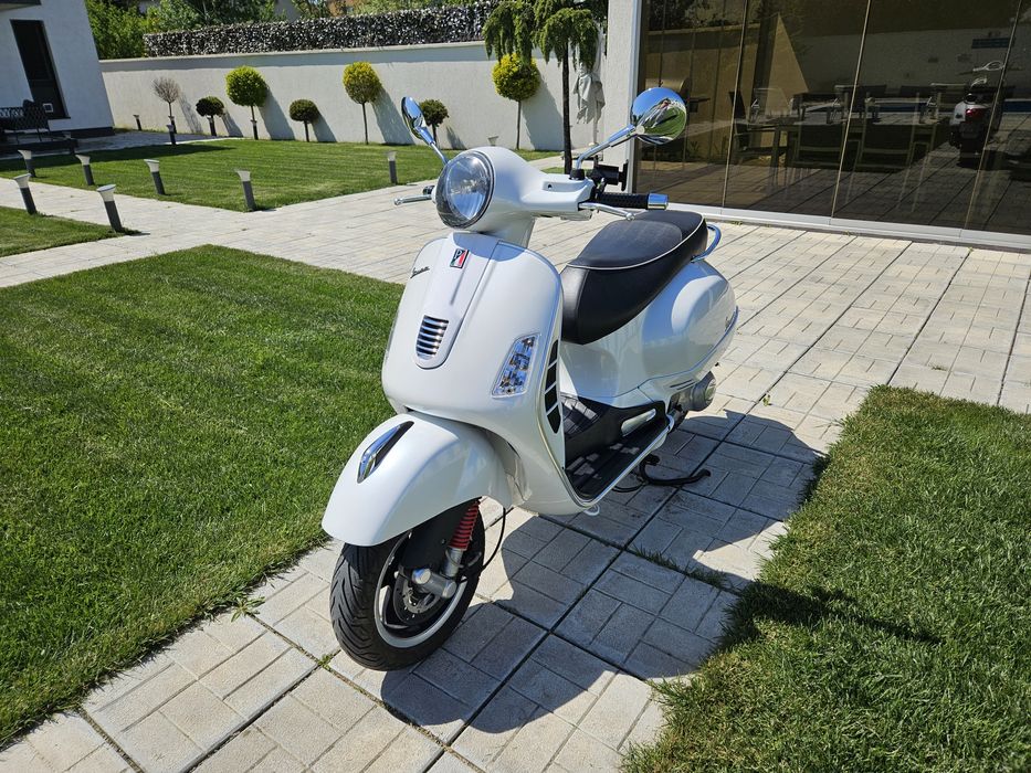 VESPA   300  GTS