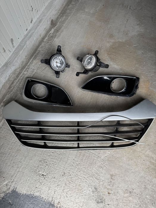 Vând proiectoare cu rame+ masca Hyundai IX35 detalii doar la tel