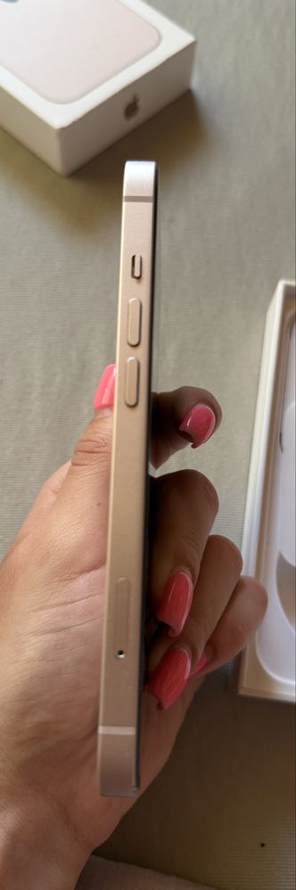 Iphone 13 в цвят PINK