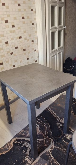 Продам стол кухонный