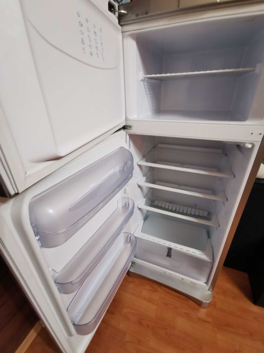Хладилник с горна камера INDESIT TAN 2S