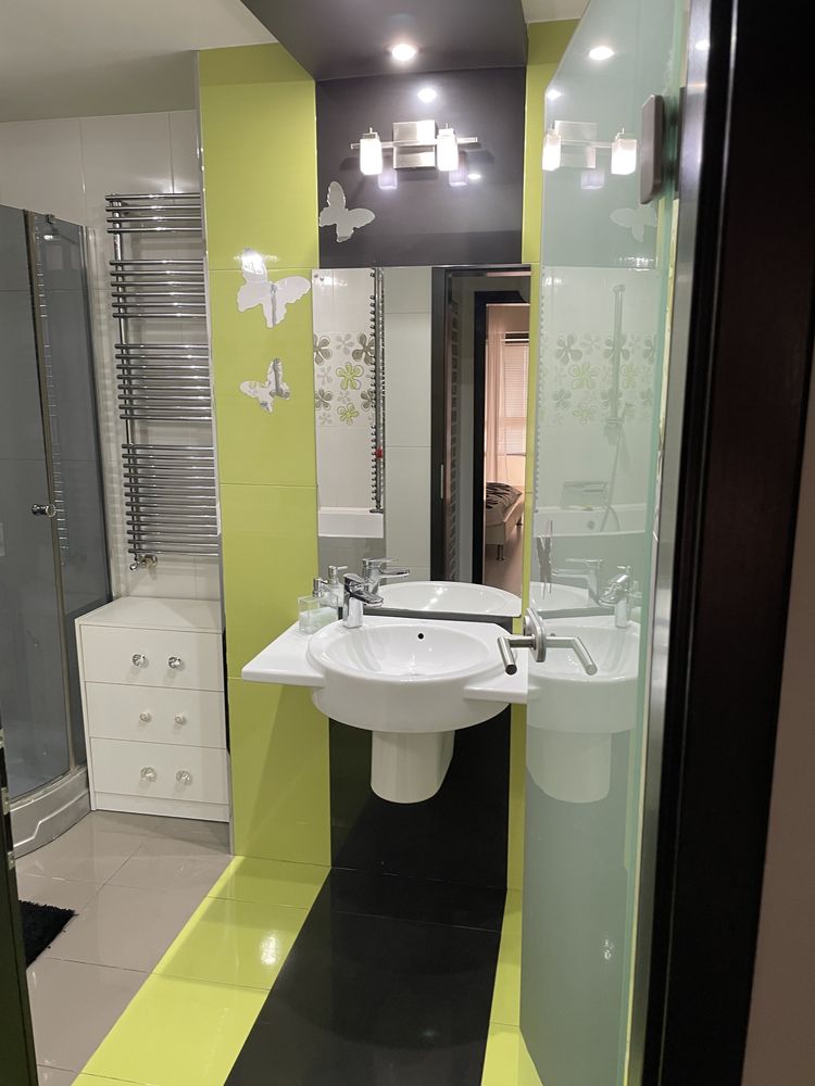 Închiriez ap 3 camere Unirii centru