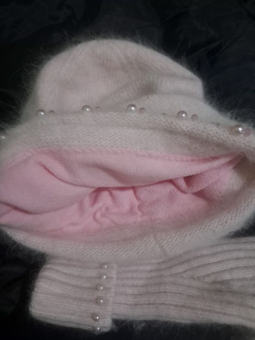 Нежно розовый красивый шапка