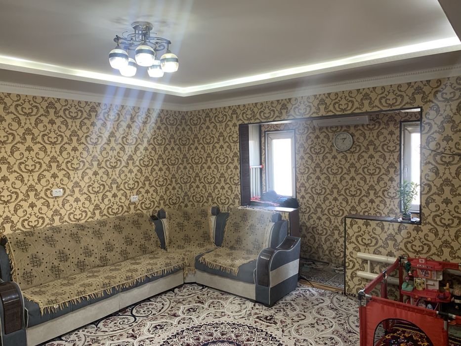 Uy sotiladi 1 xona 2 xona qilingan