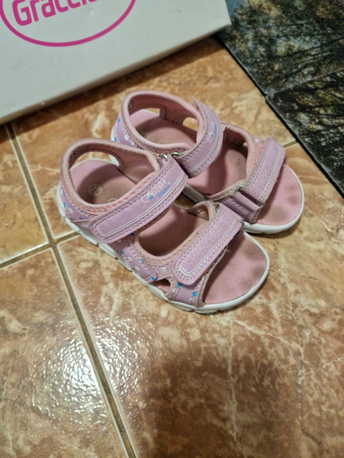 Sandale roz fetite
