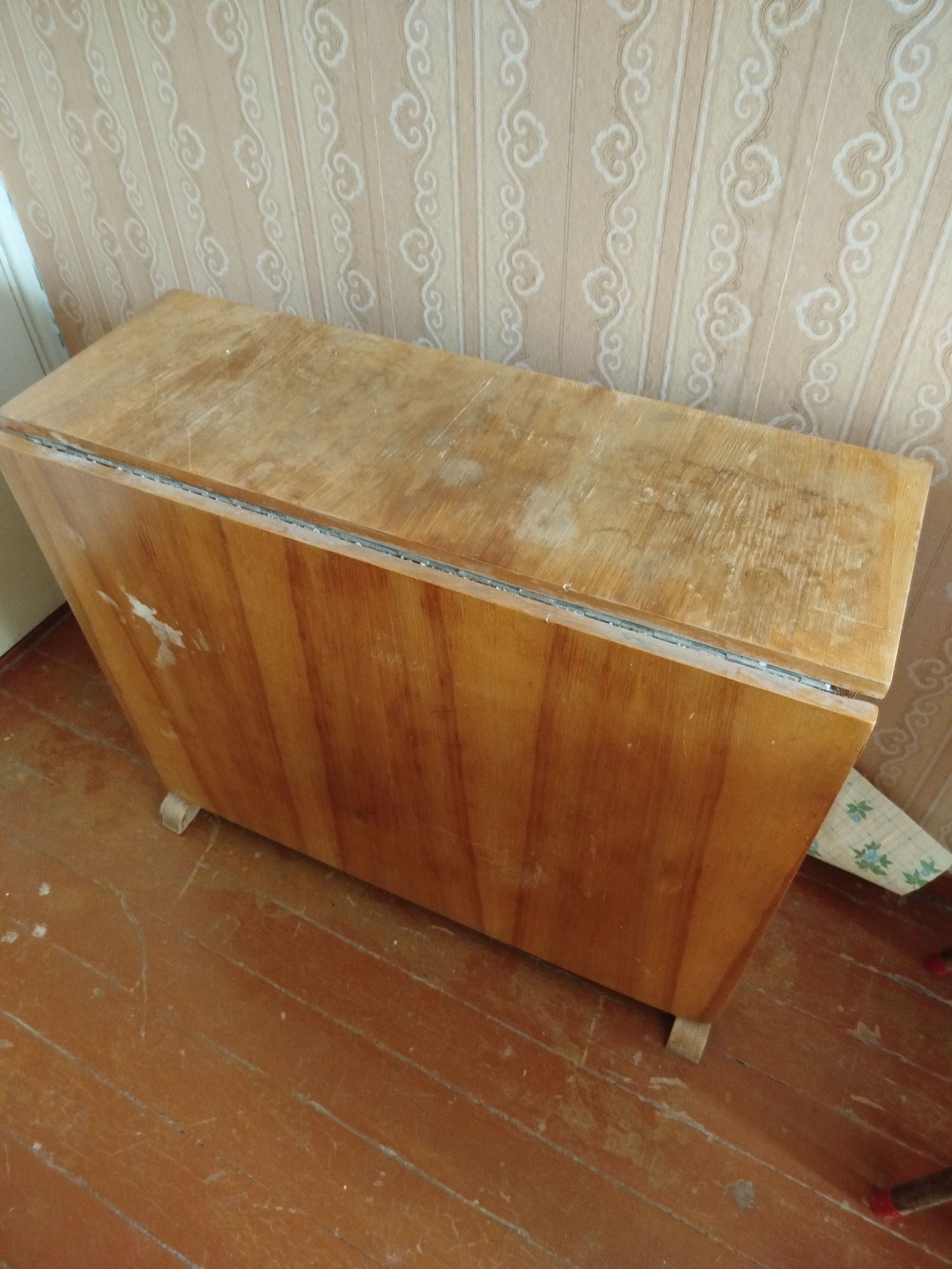 Стол раскладной.