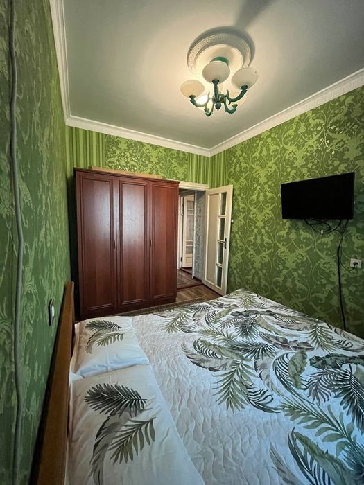 Ибн сино2.Продаётся своя 3 комнатная квартира с мебелью  и частично те