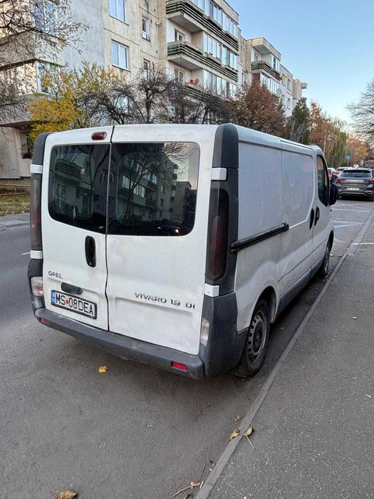 URGENT: De vânzare Opel Vivaro 1.9