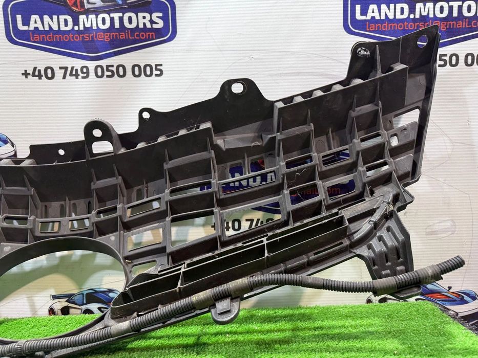 GRILĂ CENTRALĂ BARĂ FAȚĂ TOYOTA PRIUS 2012 HYBRID 1.8 BENZINA Hatchback COD OEM 5311147040 2009-2015