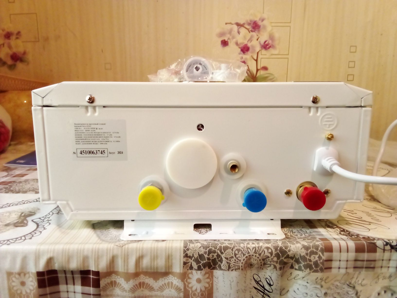 Продам газовую колонку новую Нева