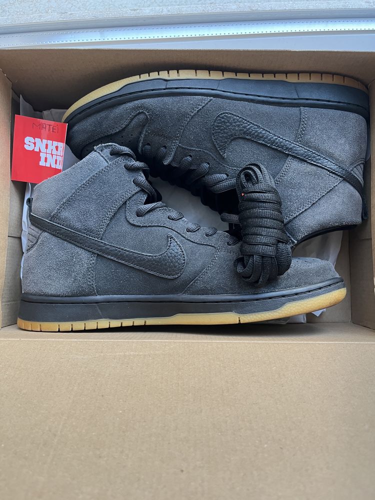 Adidasi Dunk High Sb Smoke Grey