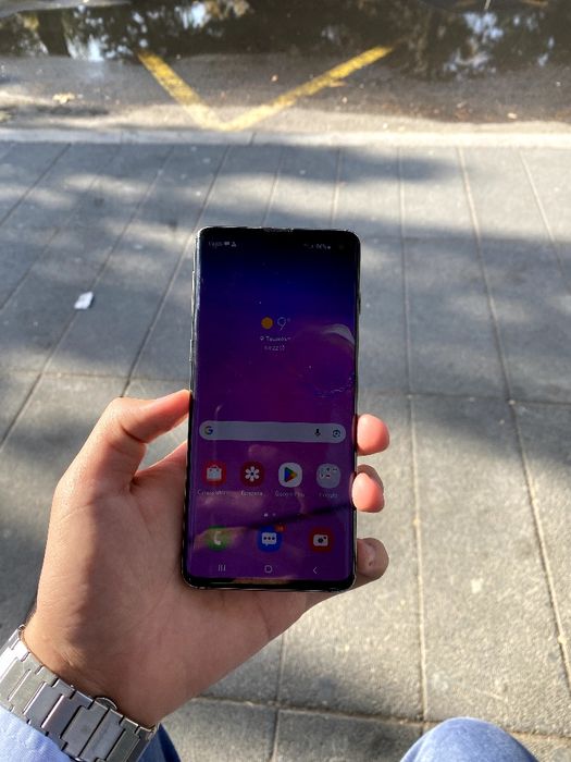 Samsung S10     .