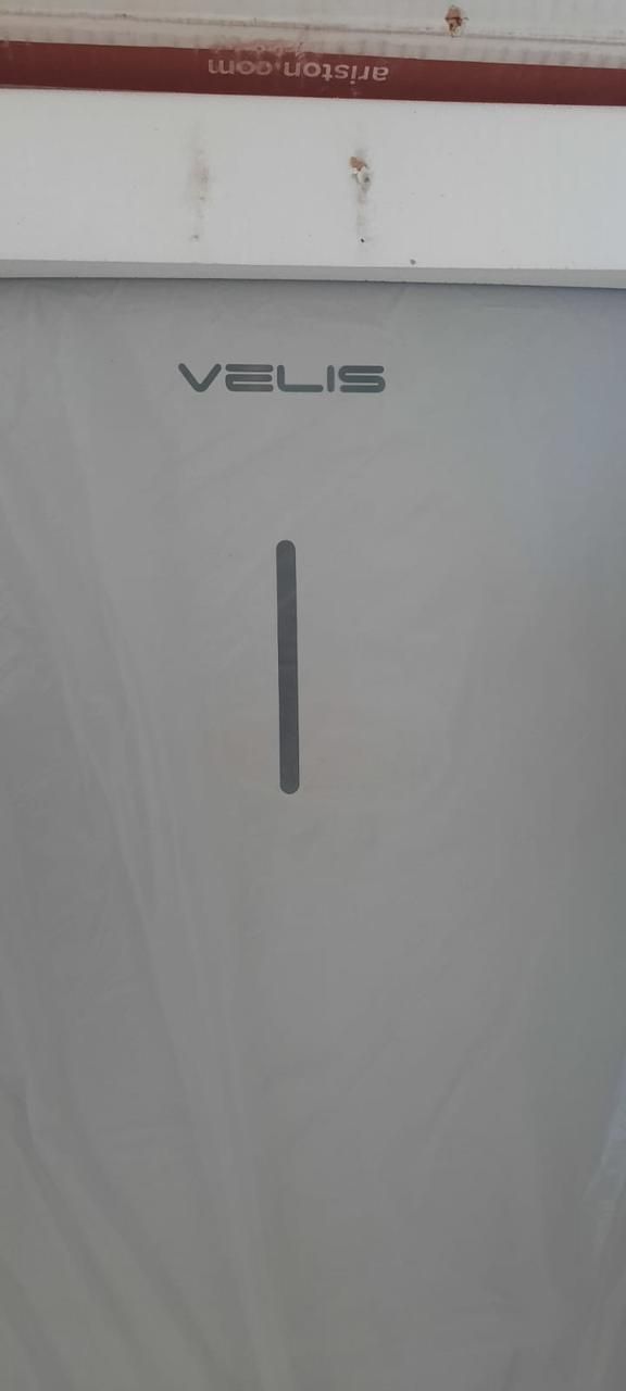 Продается Водонагреватель Ariston VELIS