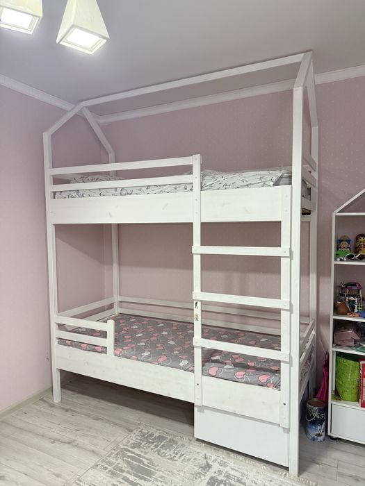 Кровать детская (2 этажа )