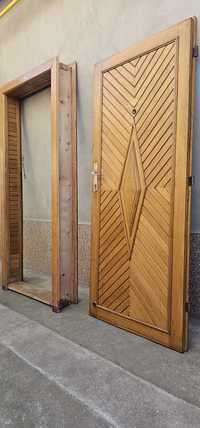 Vând Ușa din lemn masiv ( Stejar ) exterior/ interior