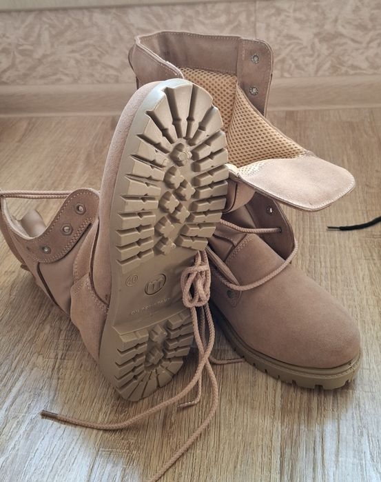 Военные ботинки с высоким берцем