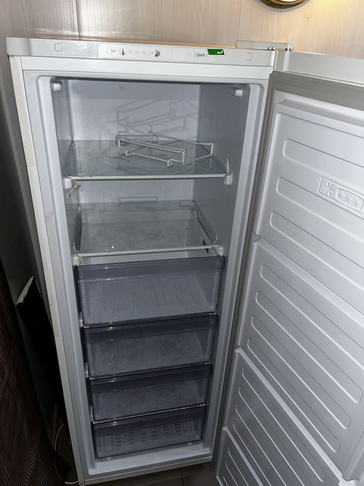 Продам морозильную камеру