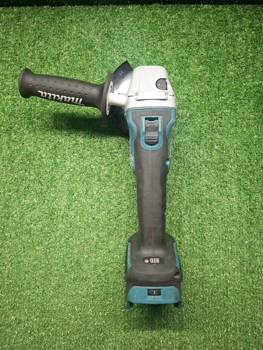 Безчетков шлайф на Makita DGA511 с регулаж на оборотите