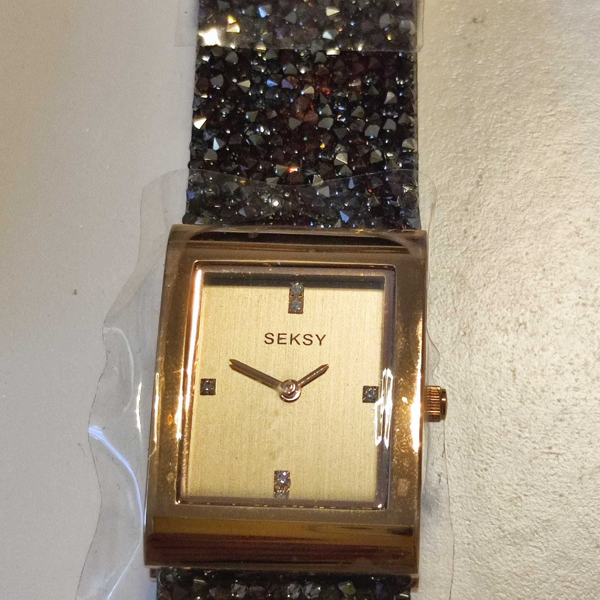 Дамски марков часовник със Сваровски