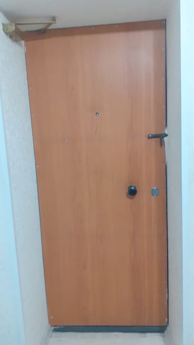 Продам железную дверь входную
