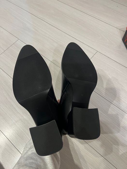 Дамски боти на ток