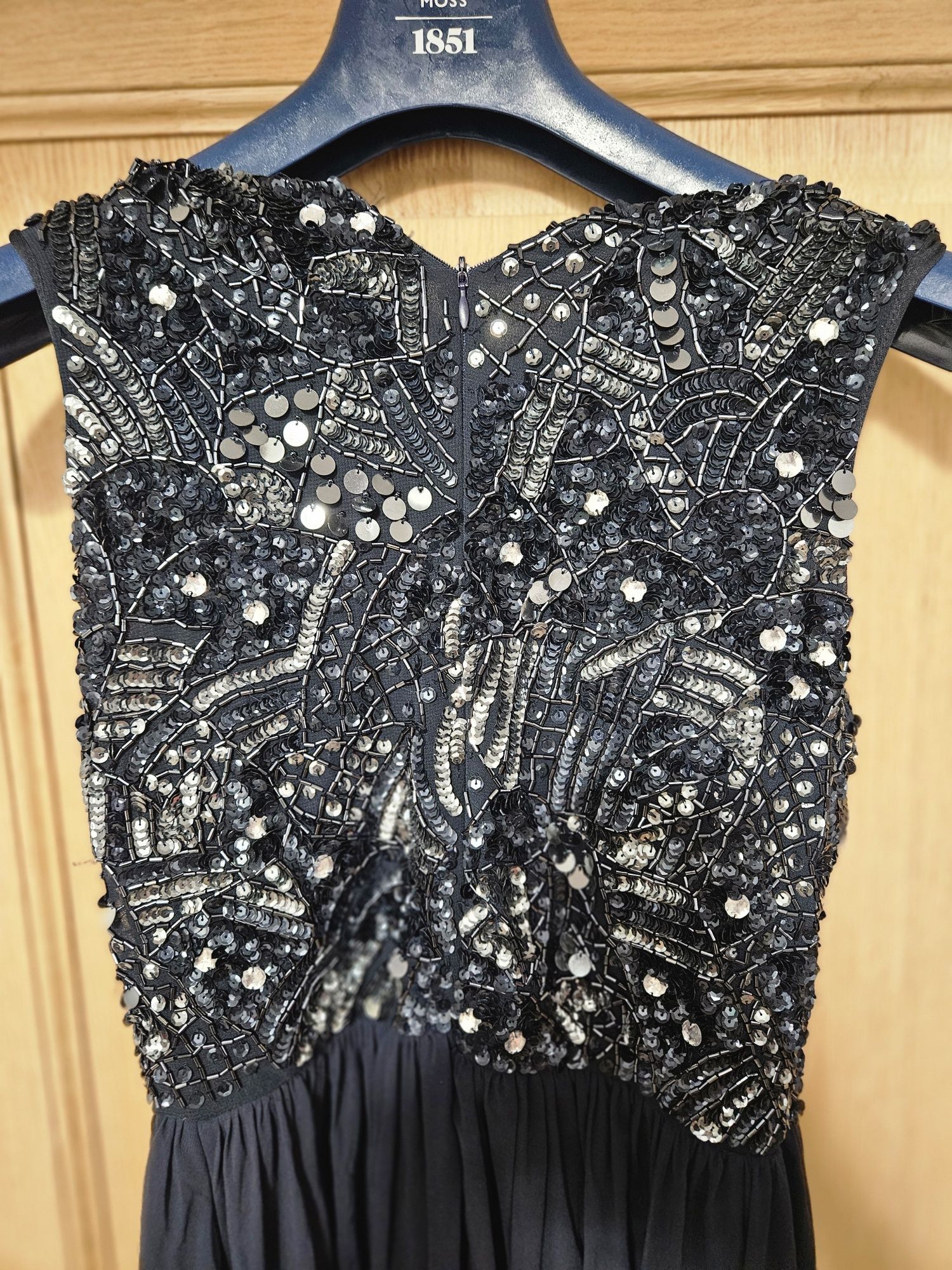 Rochie de ocazie cu aplicatii strălucitoare