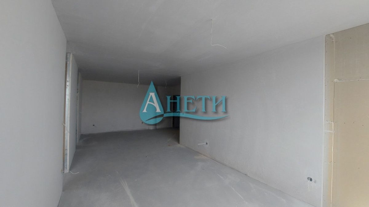 Тристаен апартамент 138м2 с Акт 16 до Аерогара София, паркомясто