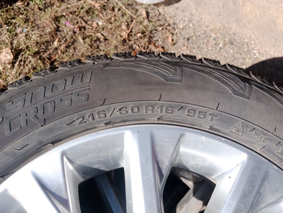 Продаю шины зимние