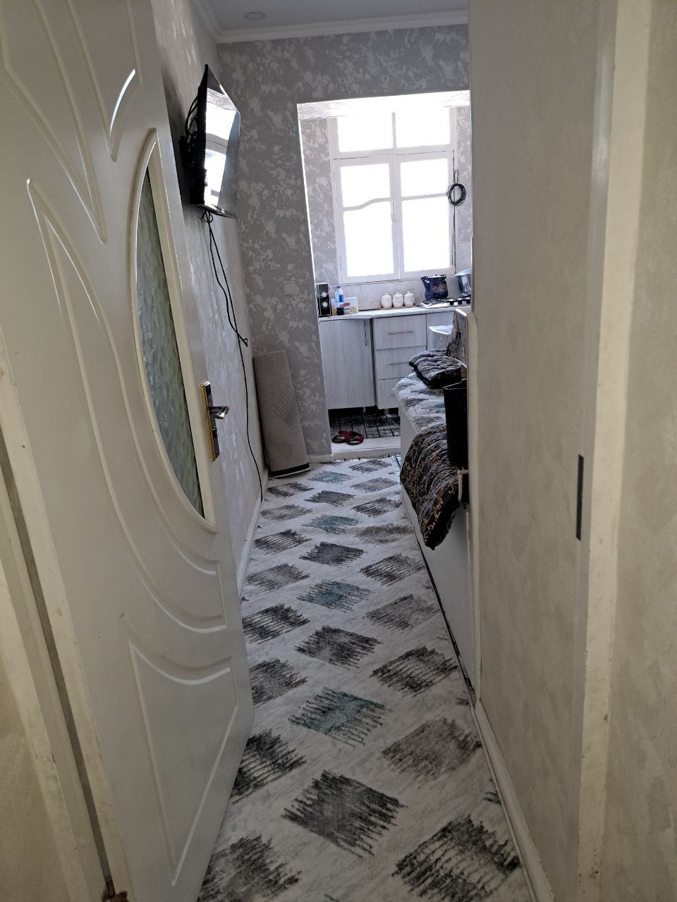 Срочно продаётся квартира возле Рисавого базара . Бакалея .