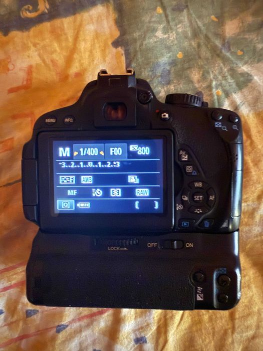 Vând Canon 5D Mark II + Canon 650D + Obiectiv 75-300mm + Accesorii