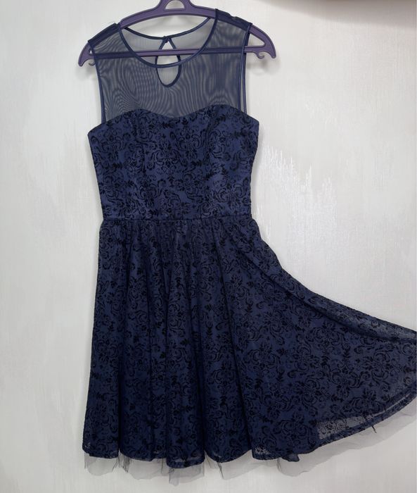 Продам  платья  размер 38-40-42.