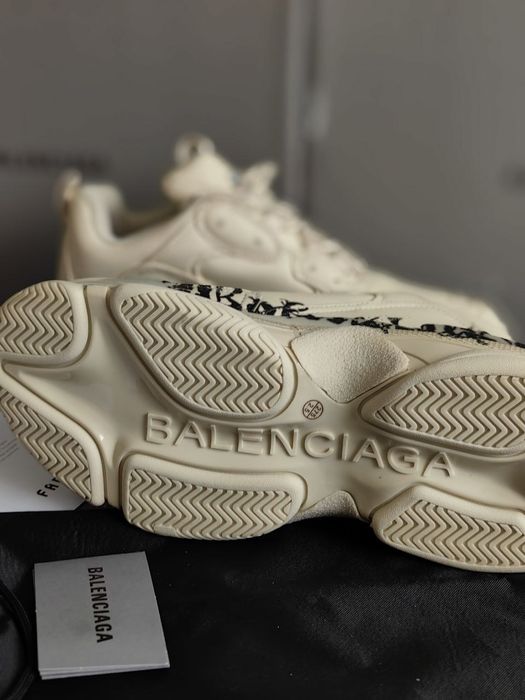 Кецове BALENCIAGA Triple S обувки маратонки