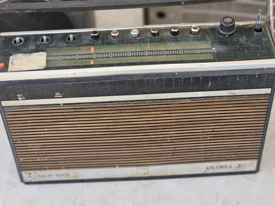Radio vechi,  piese.