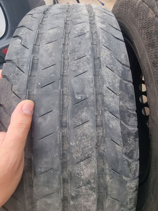 235 65 16C Continental ContiVanContact 100