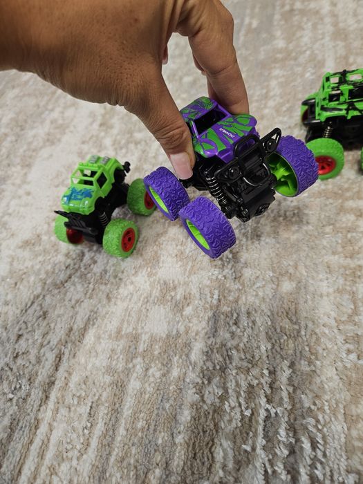 Mașinuțe monster truck -set