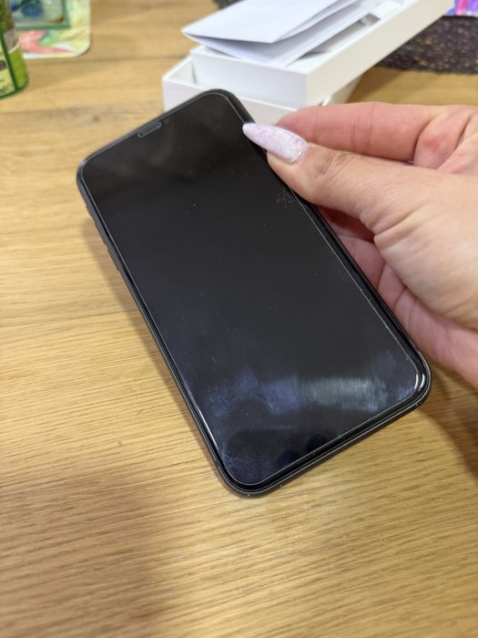 Продавам Iphone 11 64GB памет