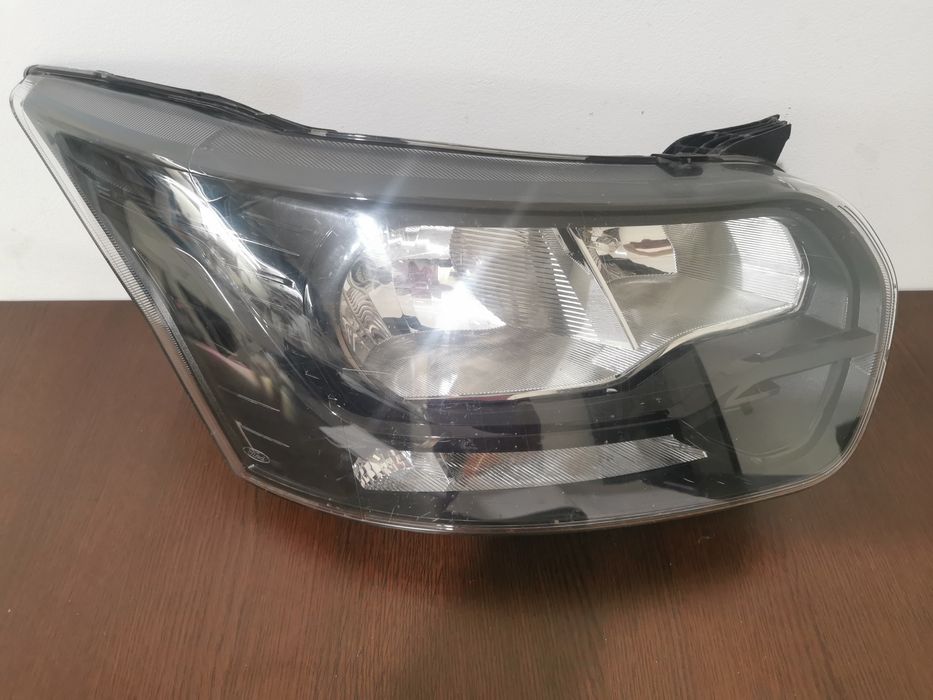 Far dreapta ford tranzit