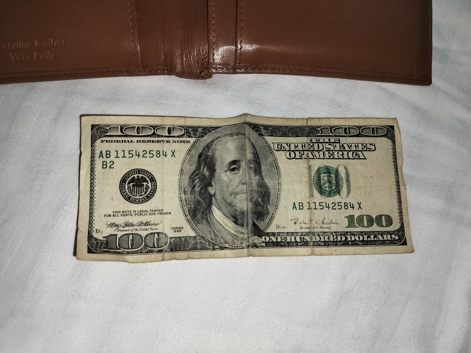 Продам 100 долларов