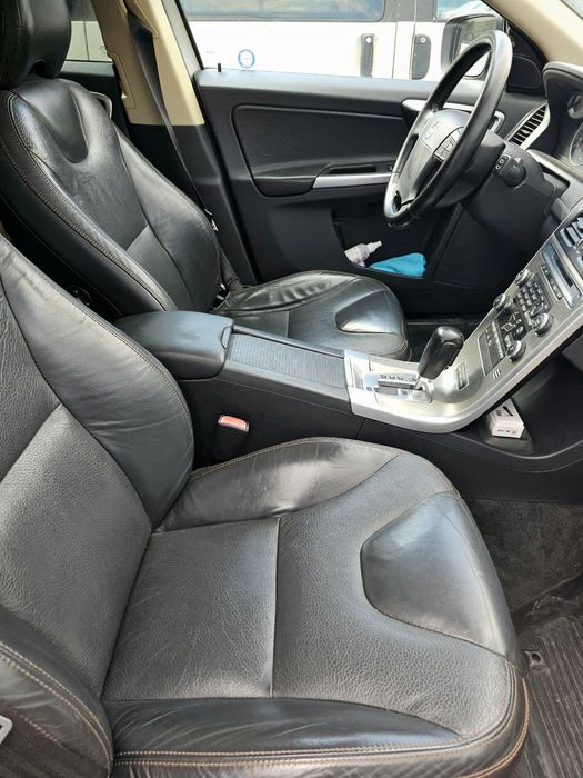 Volvo XC60 , 3.2 AWD , 238 к.с. , 2010 година .