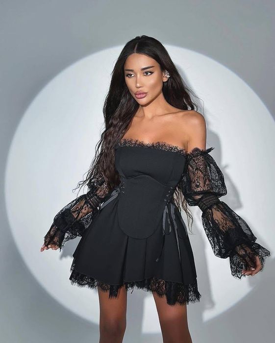 Рокля корсет с ръкави дантела