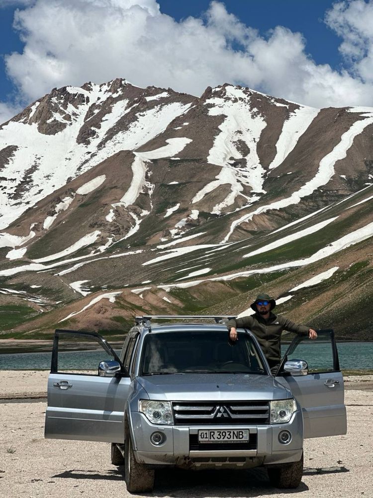 Продам Mitsubishi Pajero IV. Да, тот самый внедорожник.