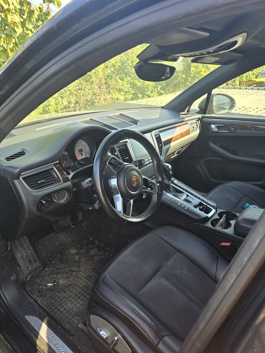 Vând Porsche Macan