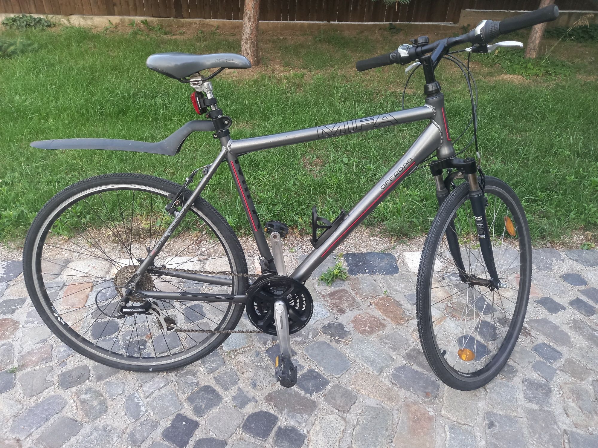 Bicicleta trekking cadru aluminiu