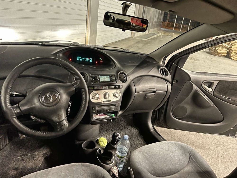 Продавам Toyota Yaris 2005 1.0 бензин facelift