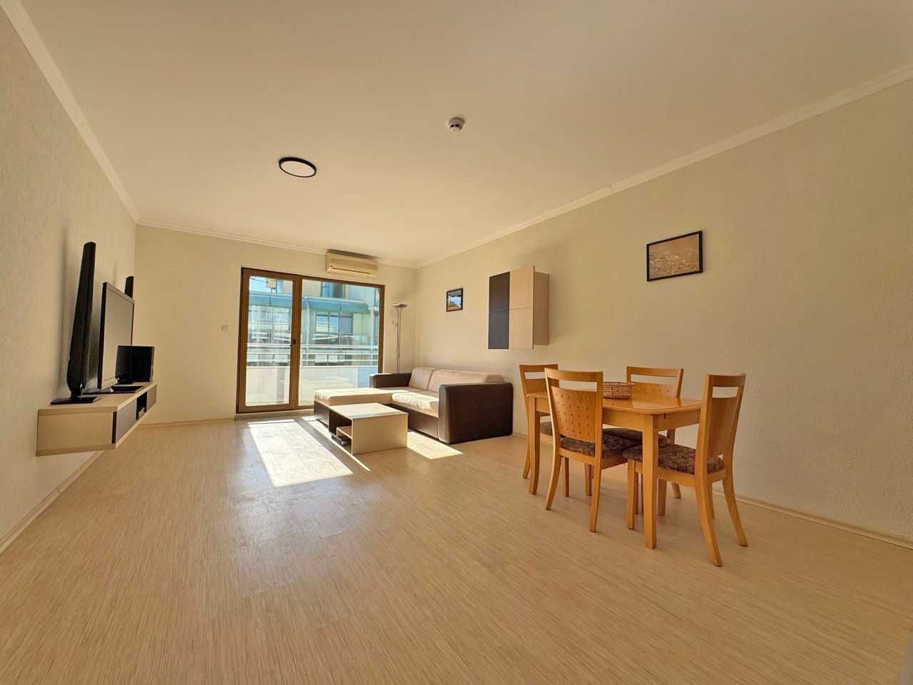 Продава се Двустаен апартамент в к.к. Слънчев бряг - 75 кв.м за 1047 €/кв.м - Снимка #2