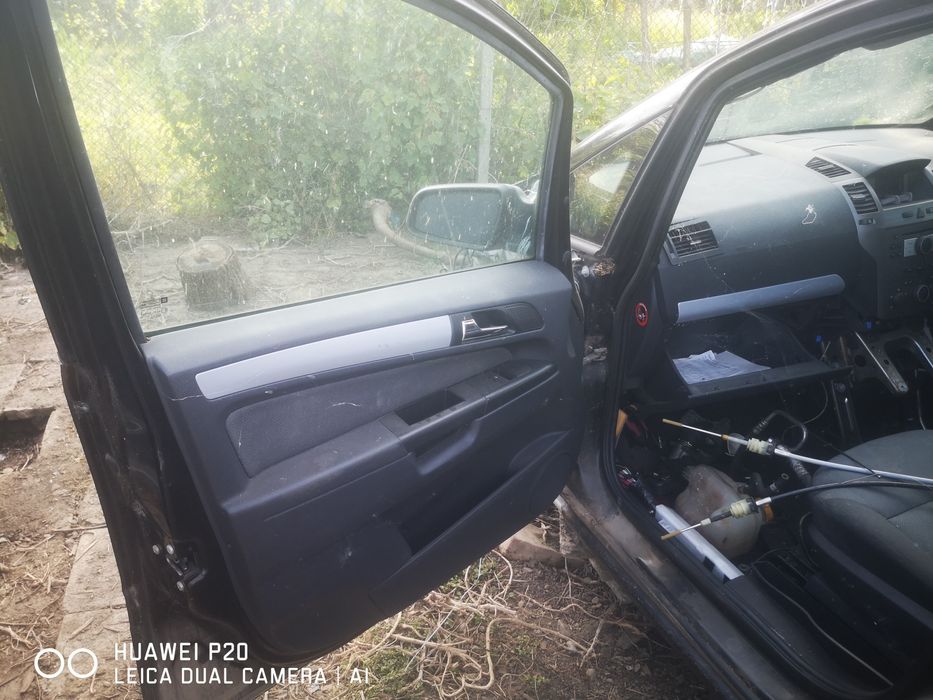 Опел зафира на части