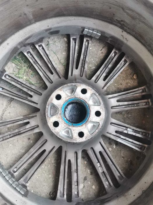 Jante KBA48743 235/35R19 cu capace Volkswagen si cauciucuri brigestone