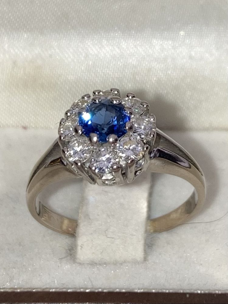 Inel aur alb 18kt.cu safir si diamante