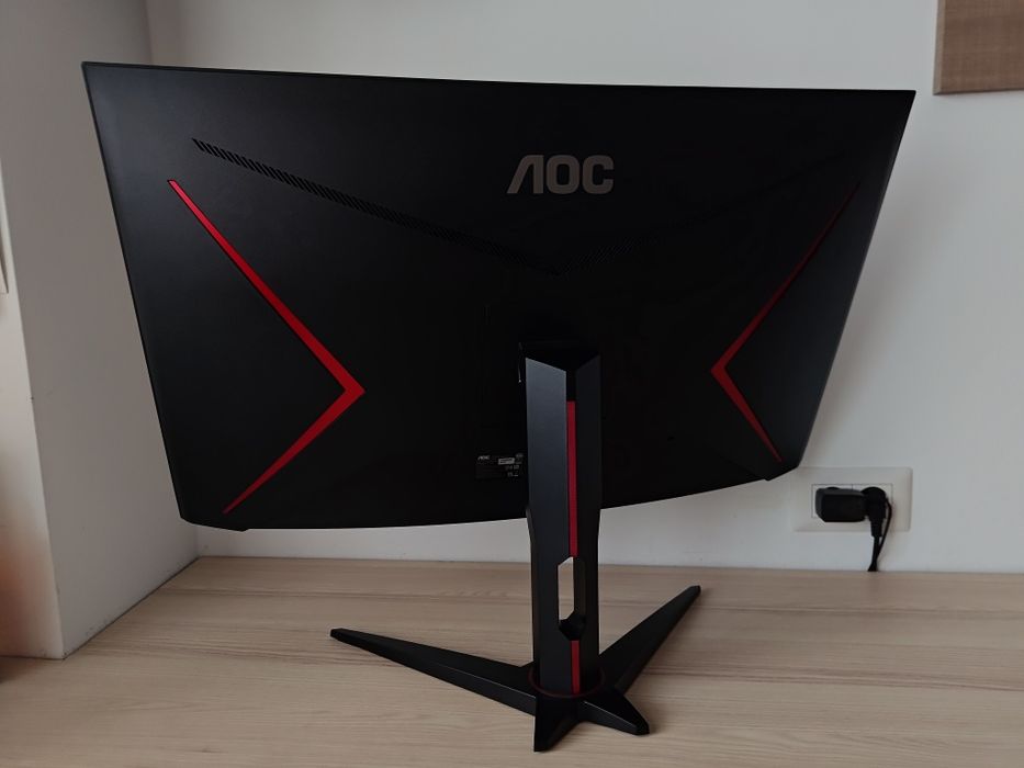 Monitor Gaming Curbat WLED VA AOC 31.5" 240Hz
